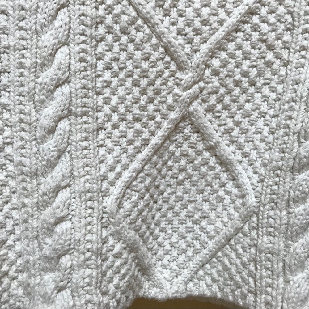 Raw Edge White Cable Knit Sweater (L) - Picture 5 of 9